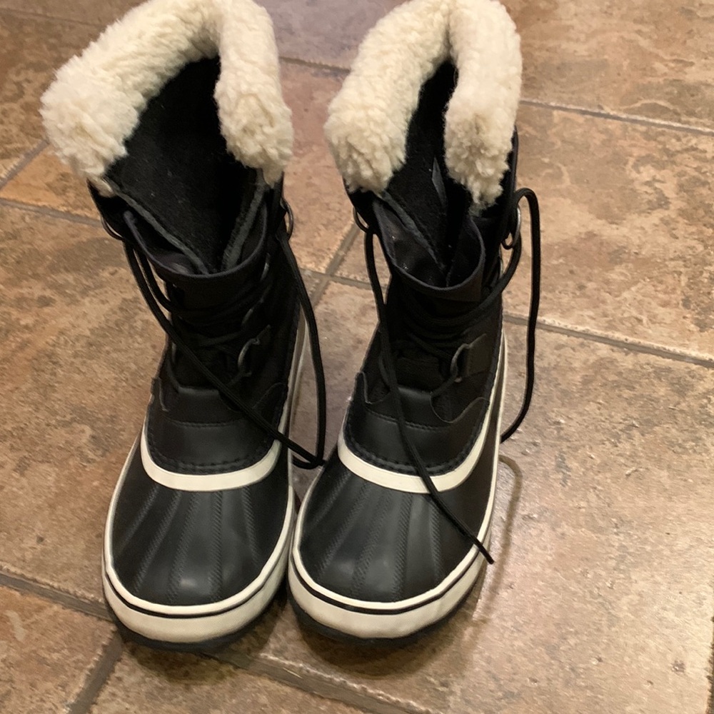 Sorel winter boots. US Women’s 9.5. Like new. Worn twice.